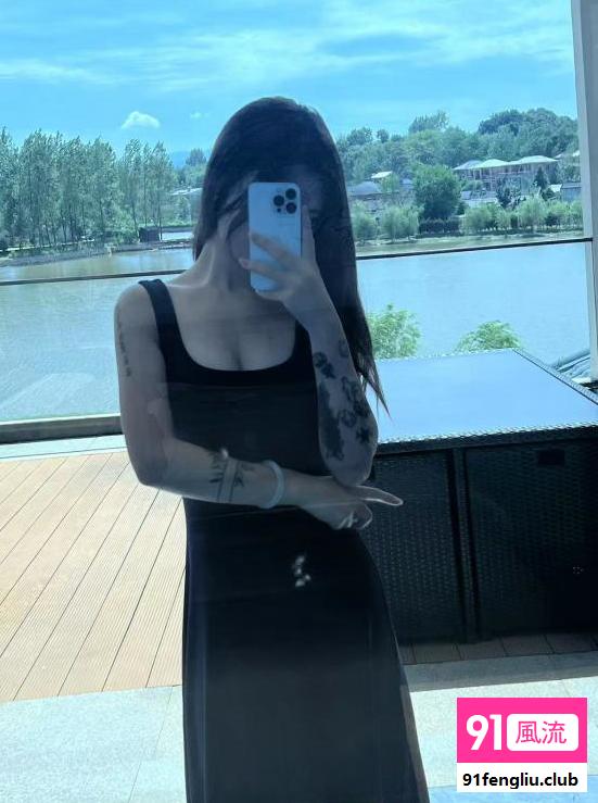 19岁高颜值气质美女